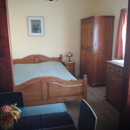 Besenyei Apartman Sarvar Ngoại thất bức ảnh