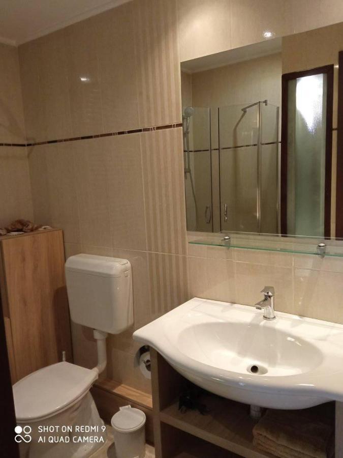 Besenyei Apartman Sarvar Ngoại thất bức ảnh