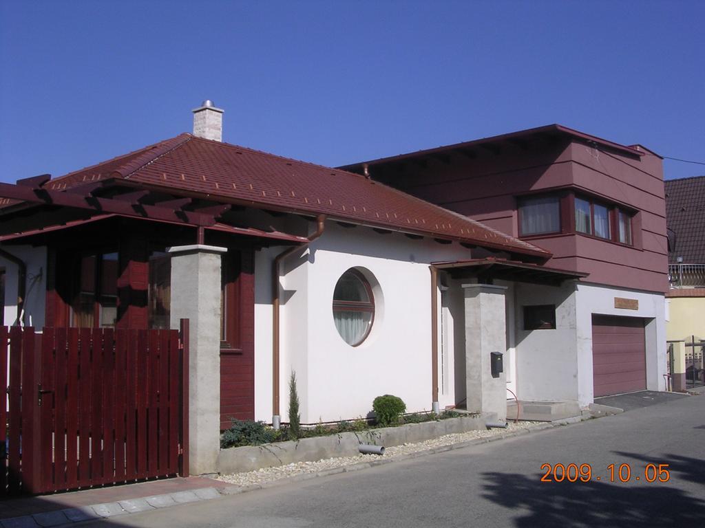 Besenyei Apartman Sarvar Ngoại thất bức ảnh