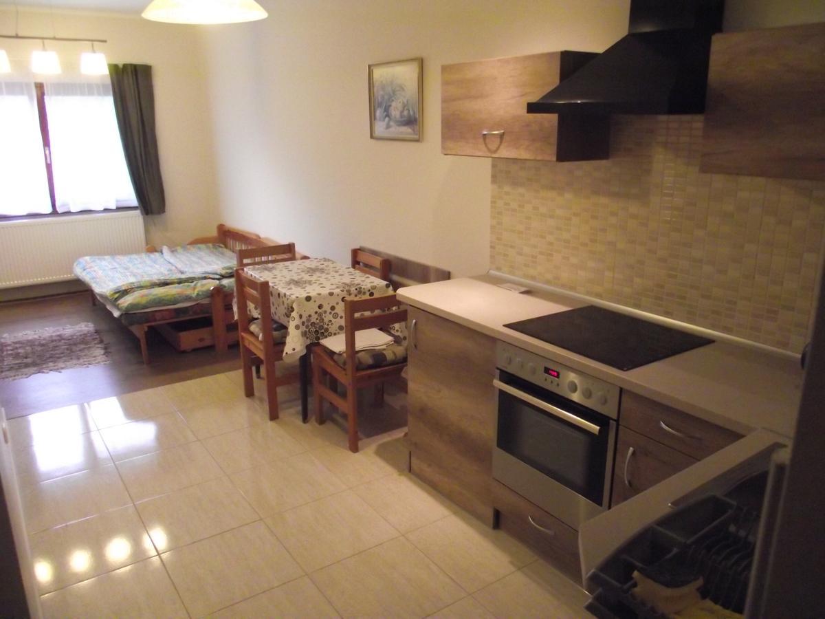Besenyei Apartman Sarvar Ngoại thất bức ảnh